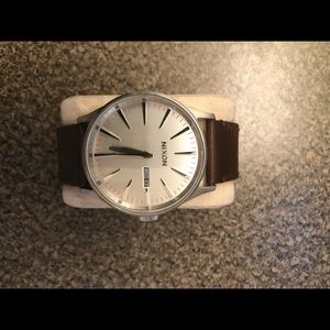 Nixon sentry brown and silver